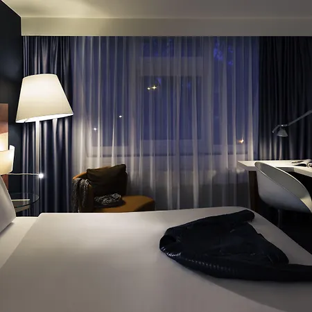 Отель Mercure West