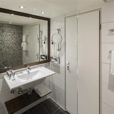 Mercure West 4*