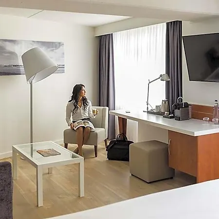 Mercure West מלון
