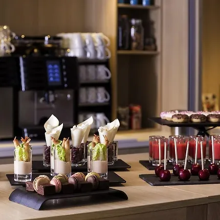Mercure West 4*