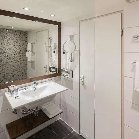 Mercure West 4*
